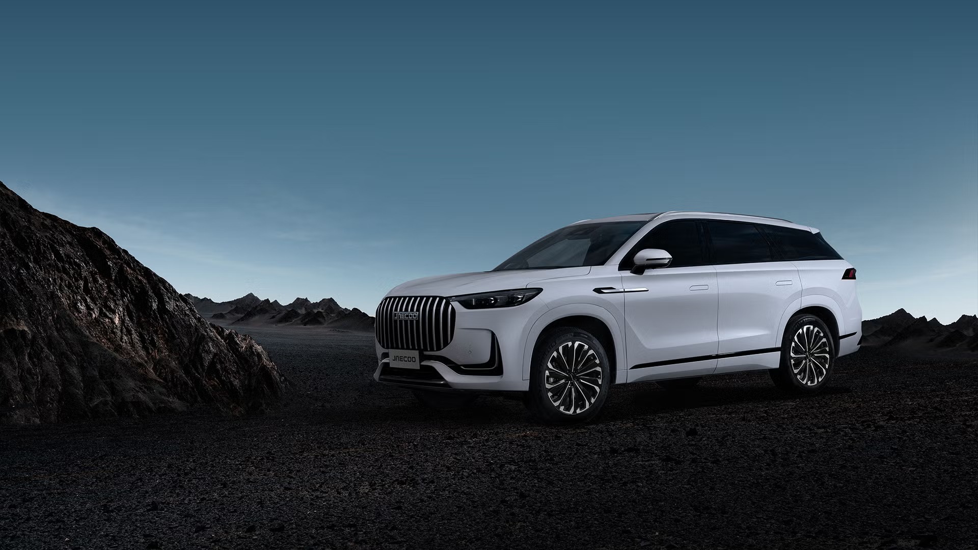 The Jaecoo J8 PHEV is powered by an advanced hybrid system that combines a 1.5 liter turbocharged gasoline engine producing 141 horsepower and 215 Nm of torque with three electric motors: A front motor delivering 102 horsepower and 170 Nm of torque A second front motor producing 122 horsepower and 220 Nm of torque A rear motor generating 238 horsepower and 310 Nm of torque